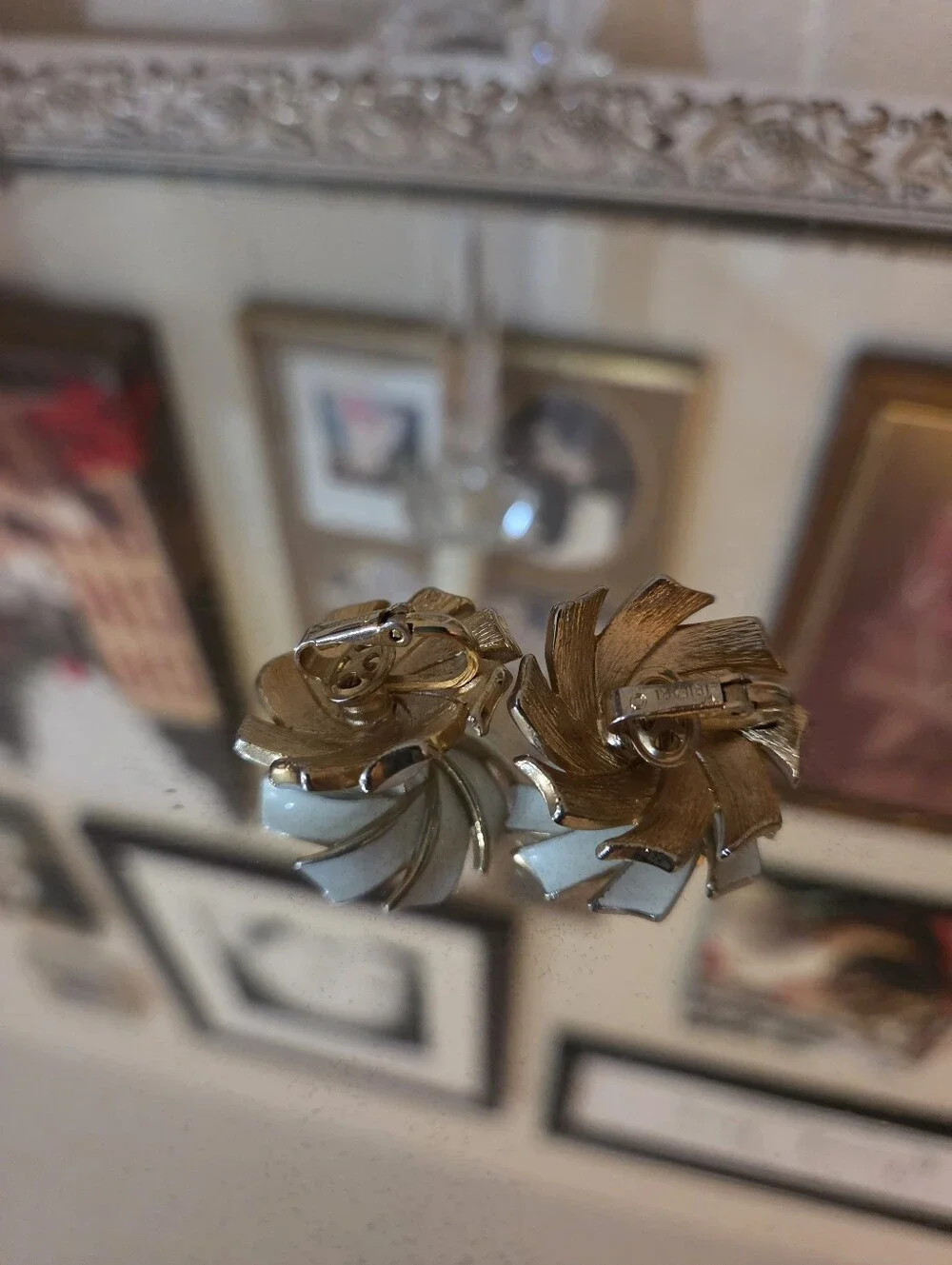 Vintage Crown Trifari White Thermoset Clip On Earrings